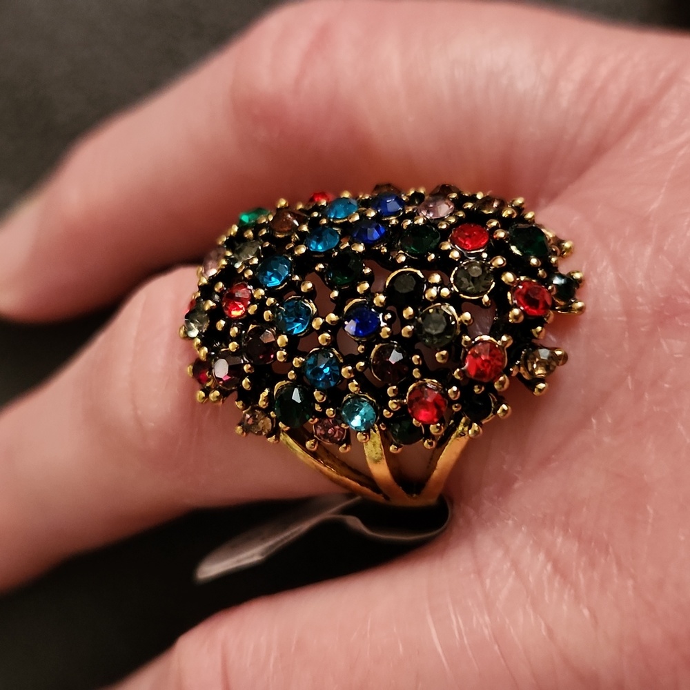NEW- RING, SIZE 10 - Picture 6 of 9
